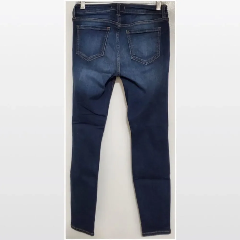 Fashion Nova Size 7 Mid Rise Skinny Blue Jeans
